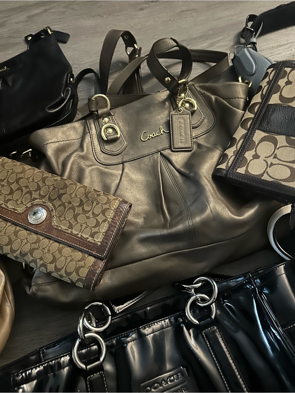 16 Authentic Coach Bags & Wallets Reseller Lot | Leather,Signature,Modern Styles - Picture 3 of 16